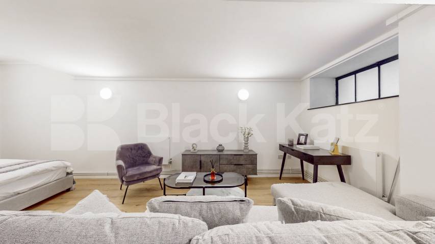 Modern studio apartment within a warehouse conversion in the trendy Dalston Springfield House lofts - Tyssen Street, Dalston